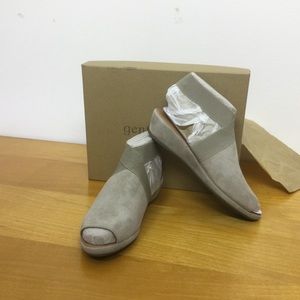 GENTLE SOULS BY KENNETH COLE Lily Wedge Sandal 8